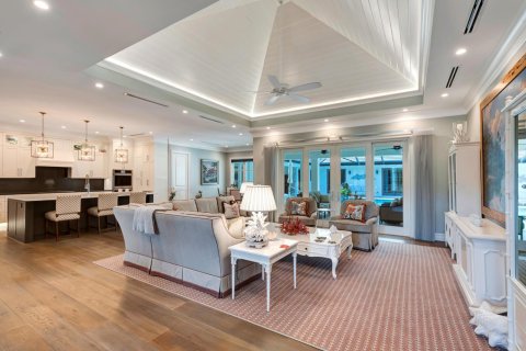 House in Vero Beach, Florida 5 bedrooms, 295.62 sq.m. № 2146236 - photo 10