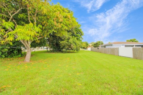 Купить земельный участок в Майами, Флорида № 1927466 - фото 15