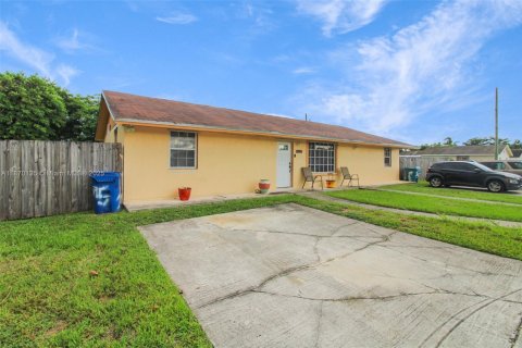 Купить земельный участок в Майами, Флорида № 1927466 - фото 10