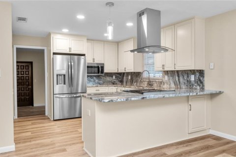 House in Lakeland, Florida 4 bedrooms, 236.81 sq.m. № 1885283 - photo 8
