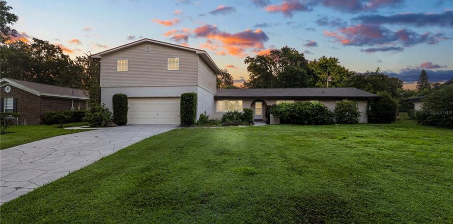 House in Lakeland, Florida 4 bedrooms, 236.81 sq.m. № 1885283