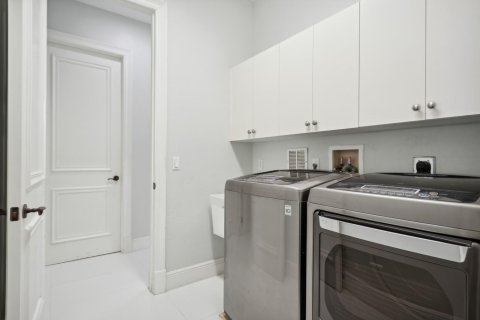 House in Parkland, Florida 6 bedrooms, 261.61 sq.m. № 2083225 - photo 28