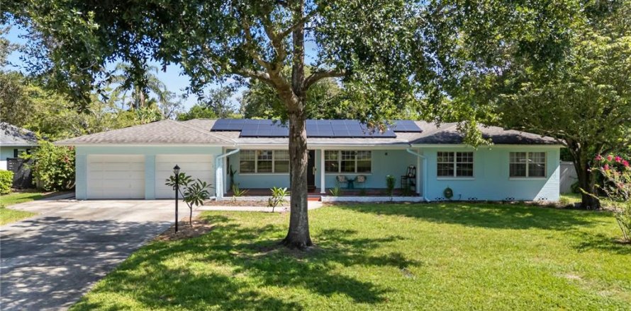 House in Winter Park, Florida 3 bedrooms, 228.17 sq.m. № 1919540