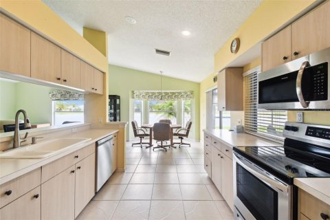 House in Trinity, Florida 3 bedrooms, 183.48 sq.m. № 1844572 - photo 14