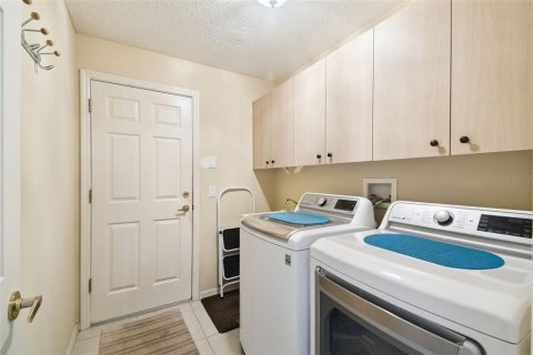 House in Trinity, Florida 3 bedrooms, 183.48 sq.m. № 1844572 - photo 28