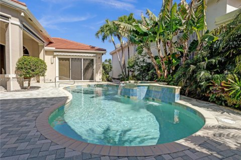 Снять в аренду виллу или дом в Делрей-Бич, Флорида 5 спален, 422.05м2, № 1952997 - фото 8