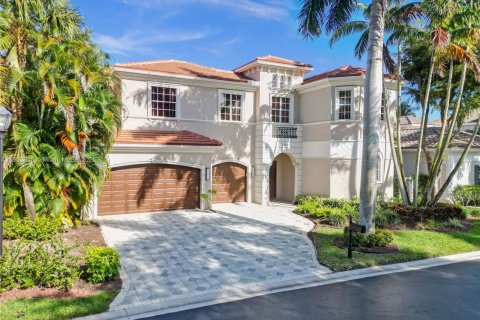 Снять в аренду виллу или дом в Делрей-Бич, Флорида 5 спален, 422.05м2, № 1952997 - фото 1