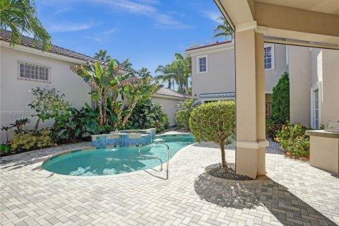 Снять в аренду виллу или дом в Делрей-Бич, Флорида 5 спален, 422.05м2, № 1952997 - фото 7