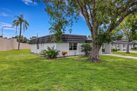 House in Sarasota, Florida 2 bedrooms, 119.66 sq.m. № 1838807 - photo 2