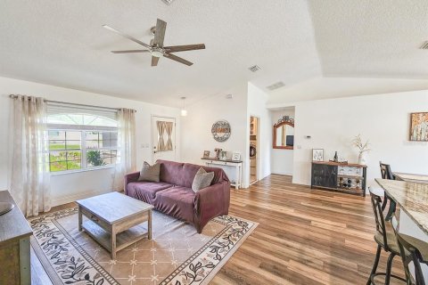 House in Palm Coast, Florida 3 bedrooms, 129.97 sq.m. № 1760365 - photo 4