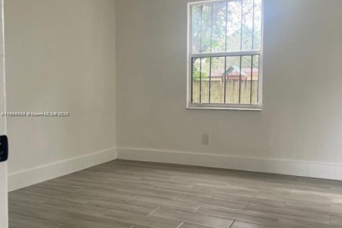 House in Miami, Florida 2 bedrooms, 104.79 sq.m. № 1956813 - photo 9