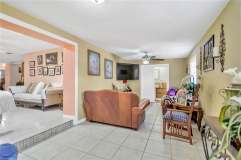 Casa en venta en Tampa, Florida, 3 dormitorios, 137.87 m2 № 1916347 - foto 13