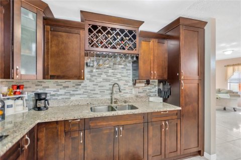 Casa en venta en Tampa, Florida, 3 dormitorios, 137.87 m2 № 1916347 - foto 10