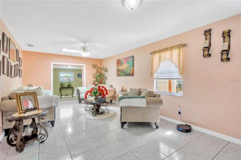 Casa en venta en Tampa, Florida, 3 dormitorios, 137.87 m2 № 1916347 - foto 5