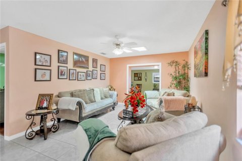 Casa en venta en Tampa, Florida, 3 dormitorios, 137.87 m2 № 1916347 - foto 17