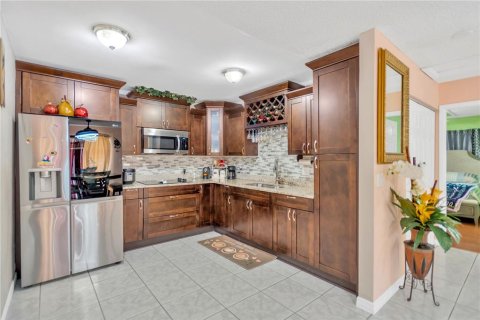 Casa en venta en Tampa, Florida, 3 dormitorios, 137.87 m2 № 1916347 - foto 9
