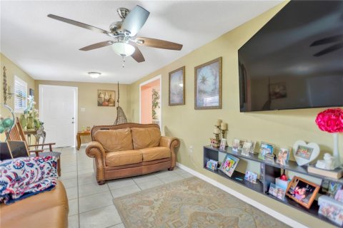 Casa en venta en Tampa, Florida, 3 dormitorios, 137.87 m2 № 1916347 - foto 12