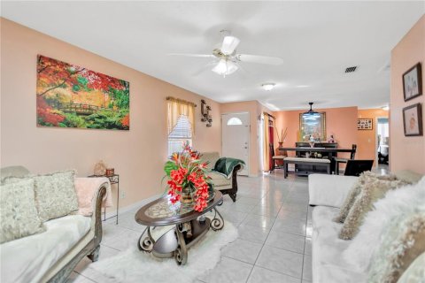 Casa en venta en Tampa, Florida, 3 dormitorios, 137.87 m2 № 1916347 - foto 6