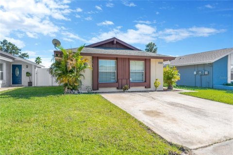 Casa en venta en Tampa, Florida, 3 dormitorios, 137.87 m2 № 1916347 - foto 3