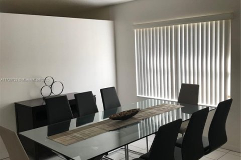House in Miami, Florida 4 bedrooms, 161.84 sq.m. № 1730187 - photo 4