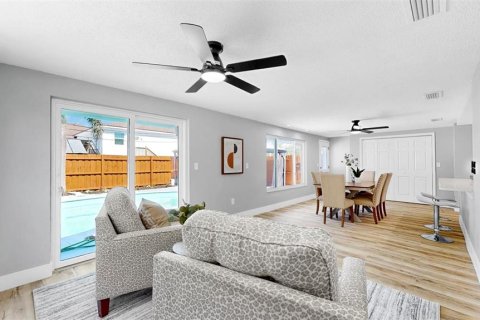 House in Tarpon Springs, Florida 5 bedrooms, 242.85 sq.m. № 1758077 - photo 16