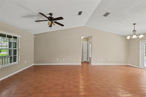 House in Gainesville, Florida 3 bedrooms, 134.71 sq.m. № 2394209 - photo 14