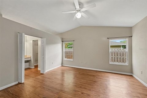 House in Gainesville, Florida 3 bedrooms, 134.71 sq.m. № 2394209 - photo 10