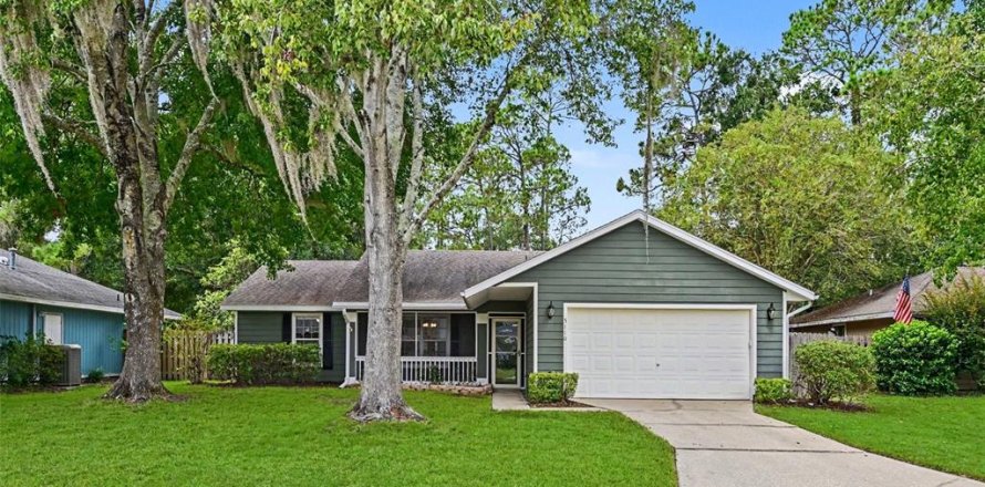 House in Gainesville, Florida 3 bedrooms, 134.71 sq.m. № 2394209