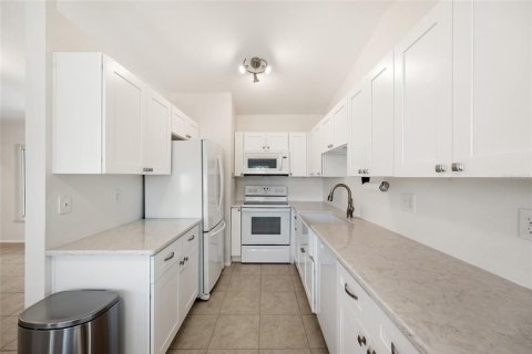 House in Holiday, Florida 4 bedrooms, 118.17 sq.m. № 1850006 - photo 9