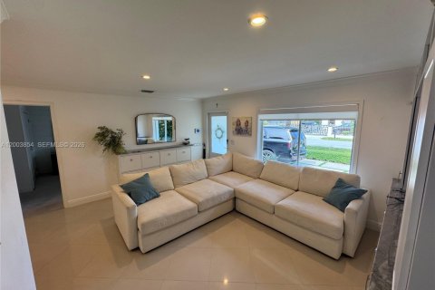 Villa ou maison à vendre à Miami Gardens, Floride: 5 chambres, 161.46 m2 № 2069043 - photo 5