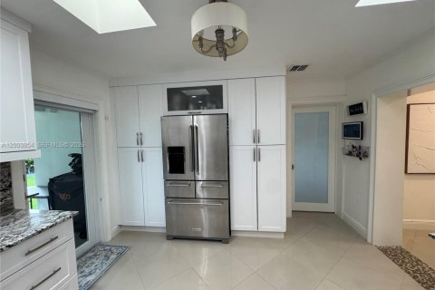 Villa ou maison à vendre à Miami Gardens, Floride: 5 chambres, 161.46 m2 № 2069043 - photo 11