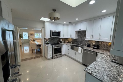 Villa ou maison à vendre à Miami Gardens, Floride: 5 chambres, 161.46 m2 № 2069043 - photo 10