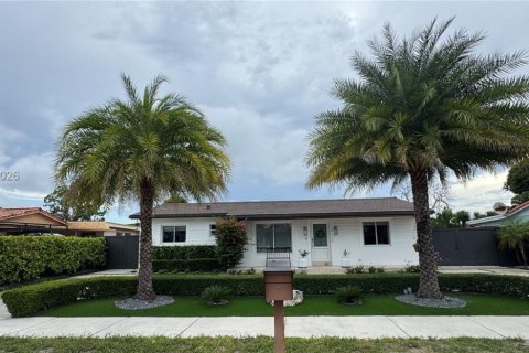 Villa ou maison à Miami Gardens, Floride 5 chambres, 161.46 m2 № 2069043