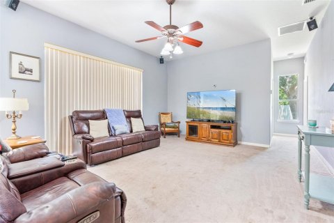 House in Winter Garden, Florida 4 bedrooms, 275.64 sq.m. № 1911068 - photo 4