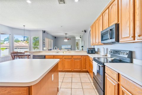 House in Winter Garden, Florida 4 bedrooms, 275.64 sq.m. № 1911068 - photo 12