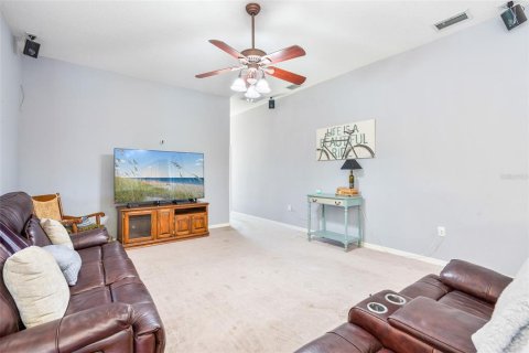 House in Winter Garden, Florida 4 bedrooms, 275.64 sq.m. № 1911068 - photo 5