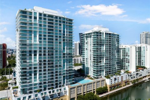 Apartment in Sunny Isles Beach, Florida 3 bedrooms, 143.16 sq.m. № 2242117