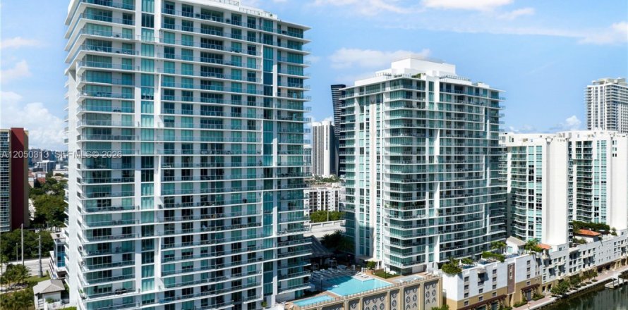 Apartment in Sunny Isles Beach, Florida 3 bedrooms, 143.16 sq.m. № 2242117