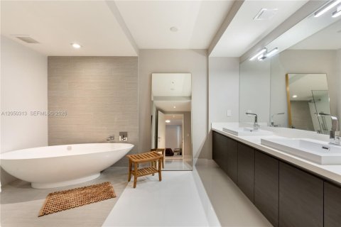 Apartment in Sunny Isles Beach, Florida 3 bedrooms, 143.16 sq.m. № 2242117 - photo 26