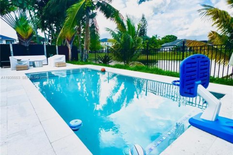 Villa ou maison à louer à Miami, Floride: 3 chambres, 207.08 m2 № 1999354 - photo 4