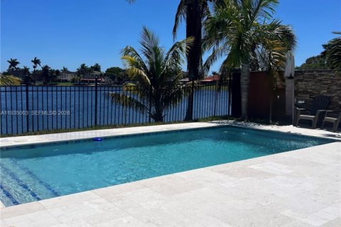 Villa ou maison à louer à Miami, Floride: 3 chambres, 207.08 m2 № 1999354 - photo 3