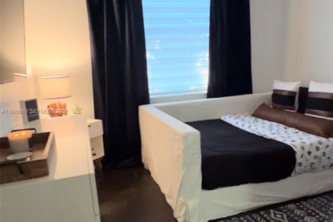 Villa ou maison à louer à Miami, Floride: 3 chambres, 207.08 m2 № 1999354 - photo 5