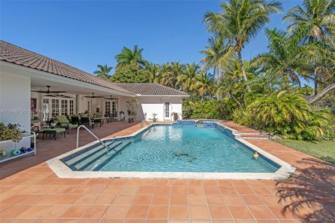 House in Miami, Florida 5 bedrooms, 338.63 sq.m. № 2024873 - photo 23