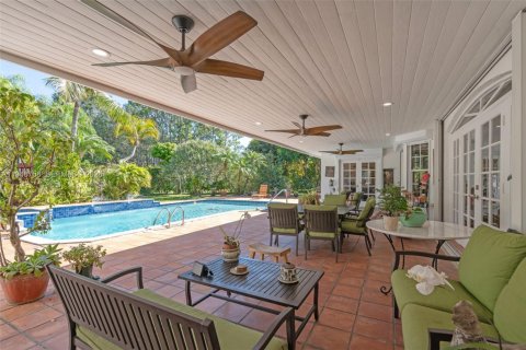 House in Miami, Florida 5 bedrooms, 338.63 sq.m. № 2024873 - photo 22