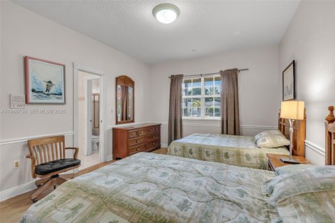 House in Miami, Florida 5 bedrooms, 338.63 sq.m. № 2024873 - photo 18