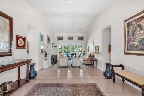 House in Miami, Florida 5 bedrooms, 338.63 sq.m. № 2024873 - photo 5