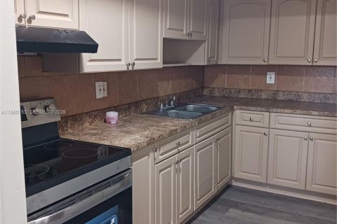Condo à Lauderhill, Floride, 3 chambres  № 2080706