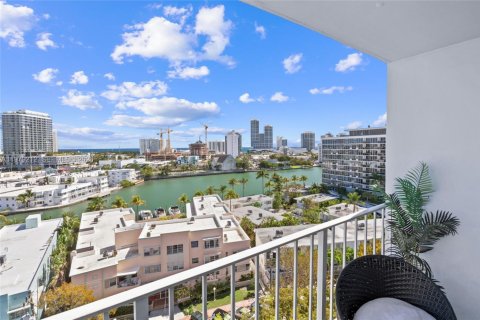 Condo in Miami Beach, Florida, 1 bedroom  № 2048636 - photo 14