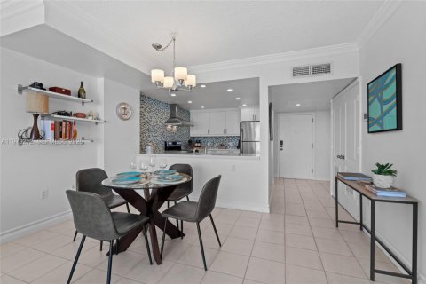 Condo in Miami Beach, Florida, 1 bedroom  № 2048636 - photo 12
