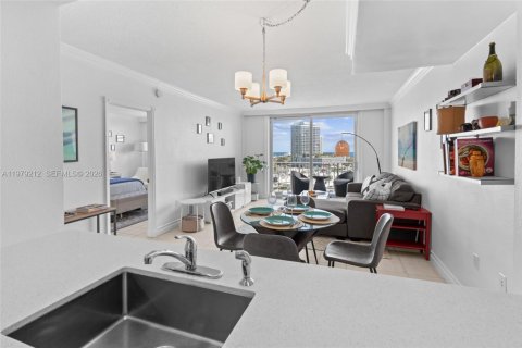 Condo in Miami Beach, Florida, 1 bedroom  № 2048636 - photo 8